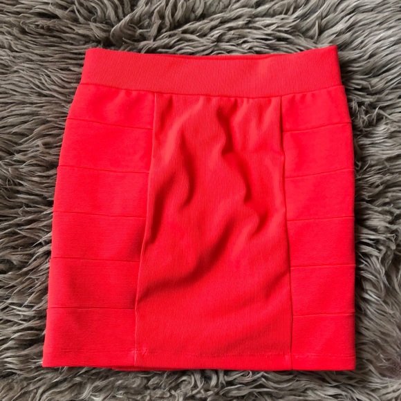 Coral miniskirt size (S) - Picture 2 of 2